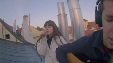 Yaratıcı insanların müzikal işbirliği. Reçel müzik aletleri kullanarak. 