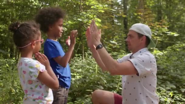 Father teaches children playing with hands. Lifestyle, outdoor. Patty Cake game. — Stock Video