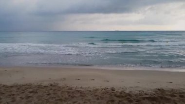 Ufuk, Dünya 'yı gökyüzünden ayıran çizgidir. Drone hareketi.