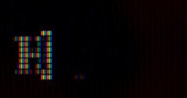 Nefret kelimesi monitörde piksel harflerle yazılır. RGB yazı tipi oluşturma