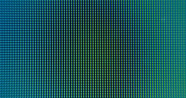 Mouvement de couleur verte et bleue par pixels. Les bords du cadre sont flous — Video