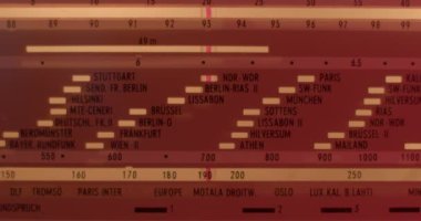 ölçekli radyo alıcısı akşam ışığı. Arama dalgası, ses. Mutlu sayılar. 