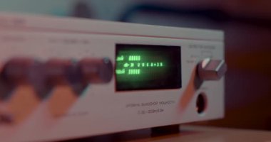 Güç göstergesi izleme ve elektronik ekipmanların çalışma durumunu alarma geçirin.