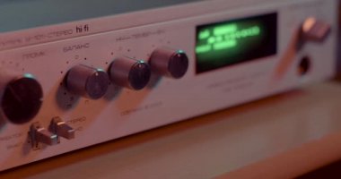 Güç göstergesi izleme ve elektronik ekipmanların çalışma durumunu alarma geçirin.