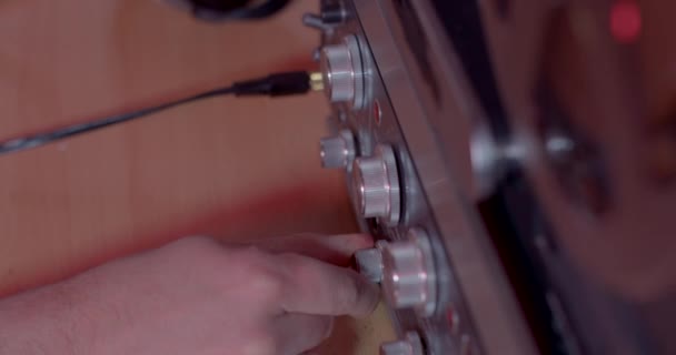 L'expérience tactile d'un audiophile. Gestion des dispositifs de film. — Video