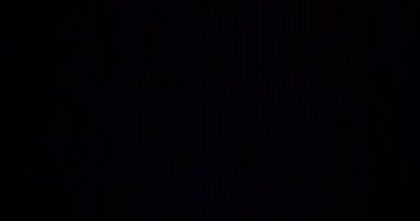 Siyahla yanıp sönen sarı. Makro renkte renk karesi piksel ofisi. Geçmişe geçiş. Kenarlarda Bokeh etkisi, yumuşak odak.