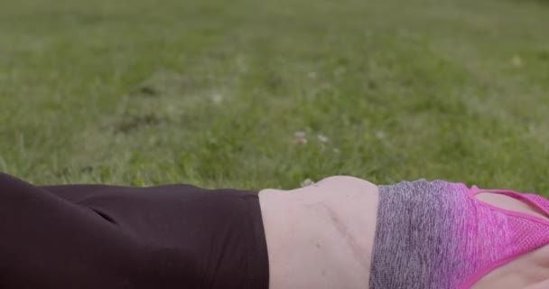 Son Sınıf Öğrencisi Fiziksel Antrenman Yapıyor Kanserden Sonra Iyileşiyor Yaşlı — Stok video