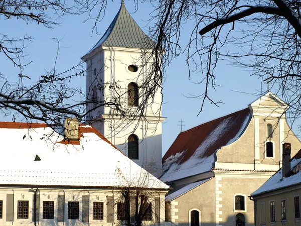 Manastır ve kilise kulesi