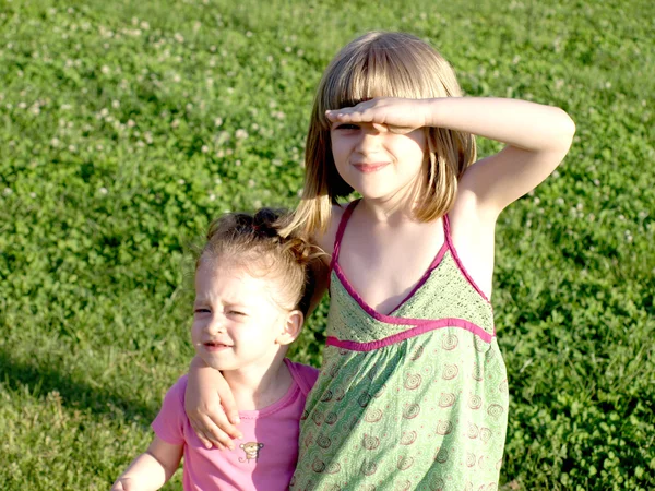 tatlı küçük kız kardeş