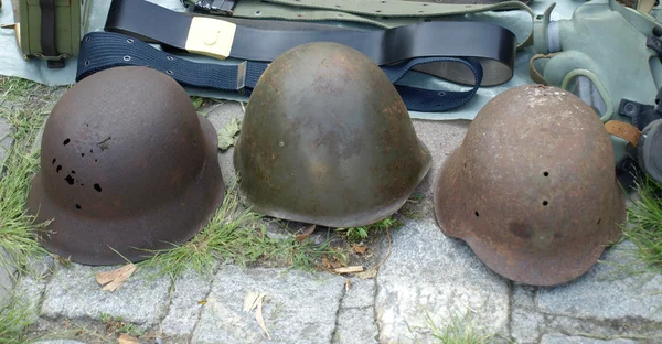 Vojenské helmy — Stock fotografie