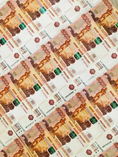 Russische Banknoten im Nennwert von 5000. — Stockfoto