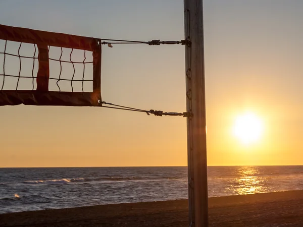 Rete da pallavolo sulla spiaggia — Foto Stock