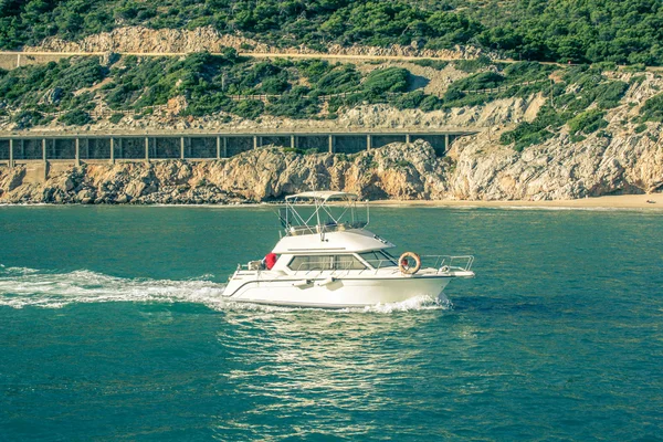 Yalnız yat