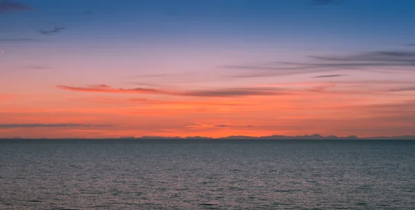 Isla skyline y puesta de sol —  Fotos de Stock