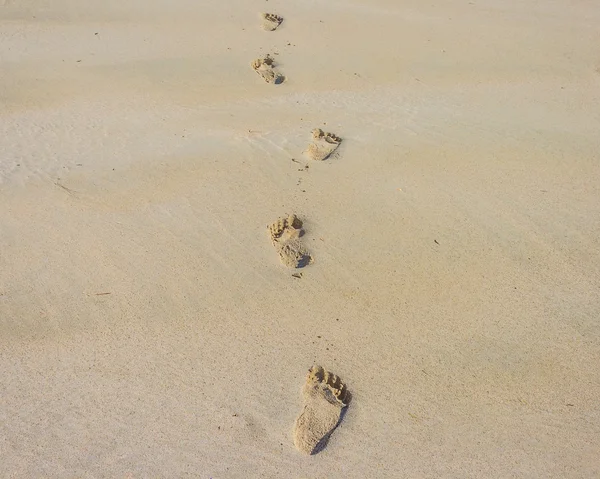 Voetafdrukken op het strand — Stockfoto