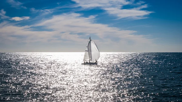 Yacht alone — Stock Photo, Image