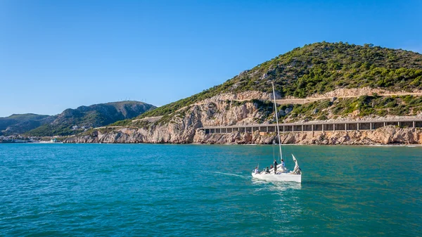 Yalnız yat