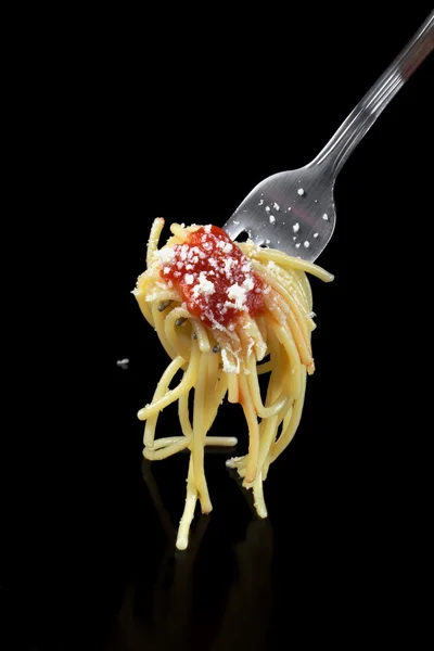 Spaghetti with tomato sauce and parmesan cheese — Stock Photo, Image