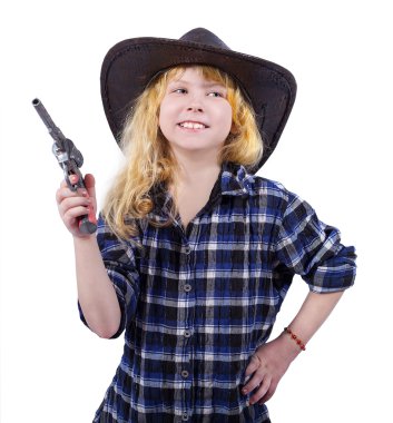 Beyaz arka plan üzerinde izole bir kovboy şapkalı kız