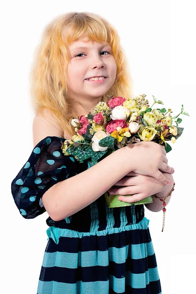 Krásná dívka s květinami izolovaných na bílém pozadí — Stock fotografie
