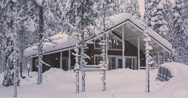 Uitzicht Gezellige Houten Scandinavische Hut Huisje Chalet Huis Bedekt Met — Stockfoto