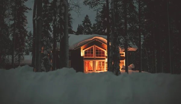 Uitzicht Gezellige Houten Scandinavische Hut Huisje Chalet Huis Bedekt Met — Stockfoto