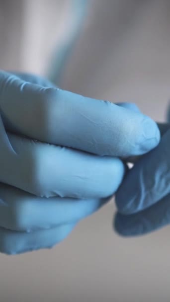 Prozess Der Coronavirus Pcr Antigen Untersuchung Durch Einen Krankenpfleger Labor — Stockvideo