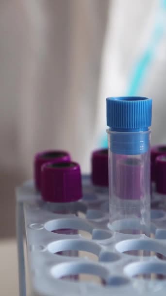 Prozess Der Coronavirus Pcr Antigen Untersuchung Durch Einen Krankenpfleger Labor — Stockvideo