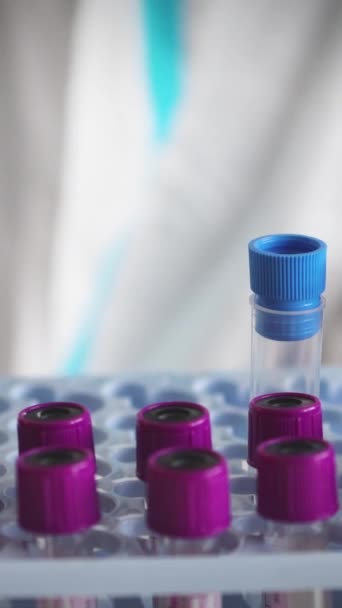 Laboratuvar Laboratuvarında Hemşire Doktor Tarafından Yapılan Koronavirüs Pcr Antijen Testi — Stok video