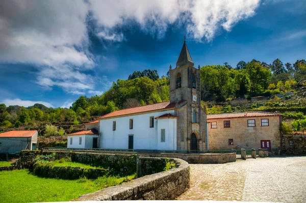 Portugiesische Stadt Namens Lindoso Mit Schloss Und Getreidespeichern — Stockfoto