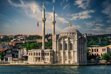 Ortakoy, la mezquita del Bsforo, Estambul, Turkie.