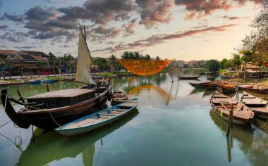 Hoi An, Vietnam 'ın merkez kıyısındaki bir şehir.