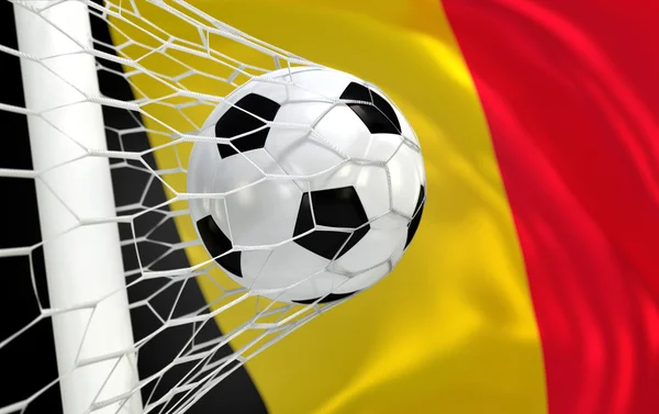 Belgique agitant drapeau et ballon de football dans le filet de but — Photo