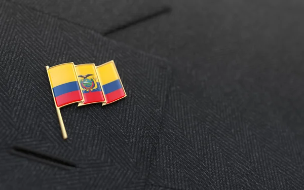 Pin de solapa de bandera de Ecuador en el cuello de un traje de negocios — Foto de Stock