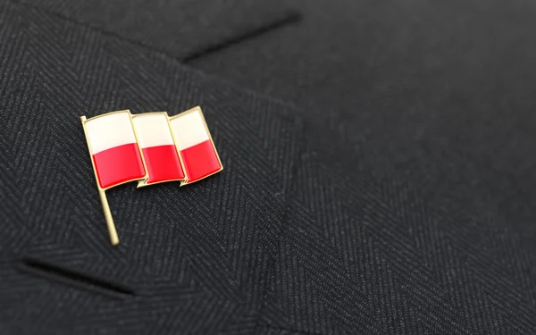 Pin de solapa de bandera de Polonia en el cuello de un traje de negocios — Foto de Stock