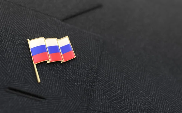 Прапор Росії нагрудні pin на комір діловому костюмі — стокове фото