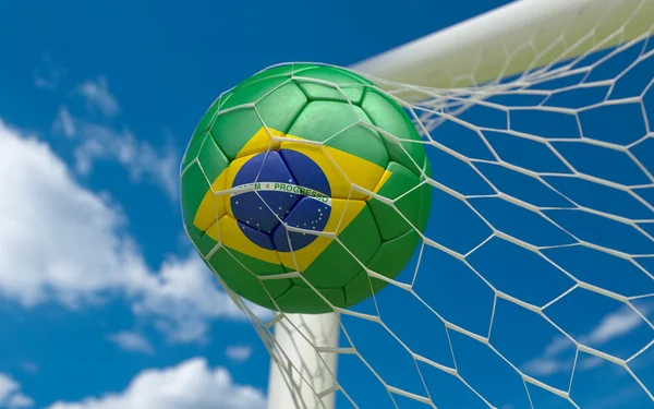 hedefi net olarak Brezilya bayrağı ve futbol topu