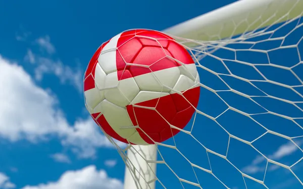 Bandeira da Dinamarca e bola de futebol em gol líquido — Fotografia de Stock