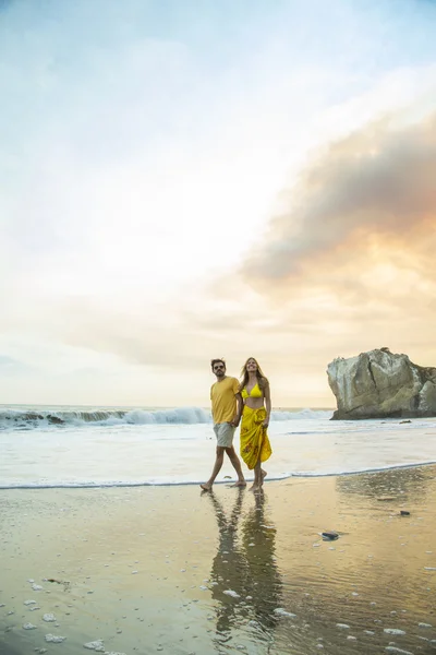 浜の中年夫婦 — ストック写真