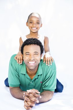 Baba kızıyla birlikte poz