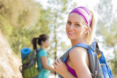 iki kadın Hiking