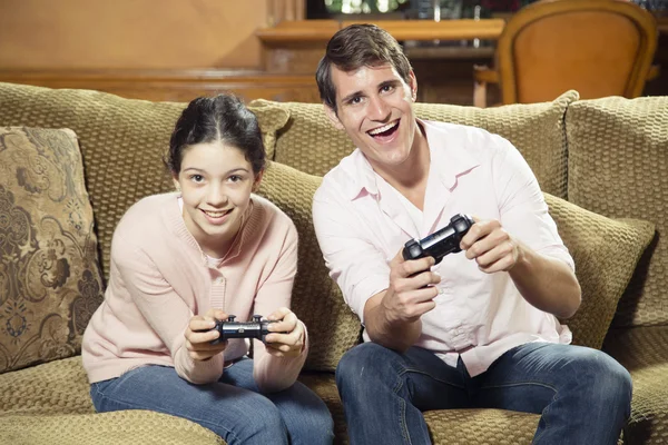 Brother and Sister Playing Video Games — Zdjęcie stockowe
