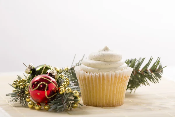 Delicioso Cupcake con Decoraciones de Navidad — Foto de Stock