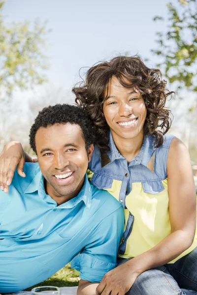 Happy Couple Spending Time in the Park — Stock Photo, Image