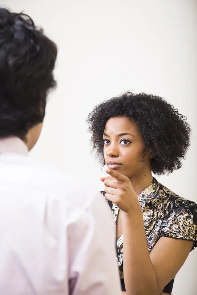 Man and Woman Having a Conversation at Work — Stock Photo, Image