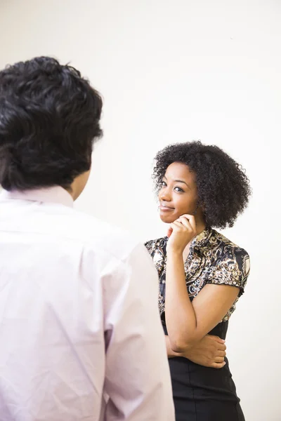 Man and Woman Having a Conversation at Work — Stock Photo, Image