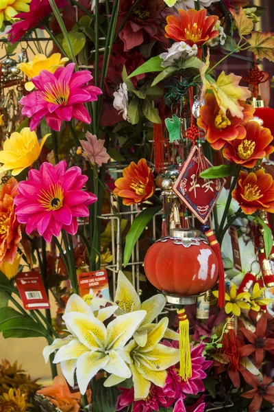 Exhibición floral colorida en un mercado chino — Foto de Stock