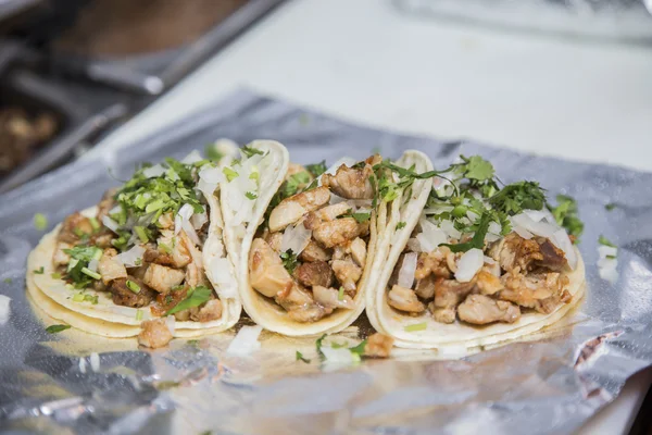 Tre kyckling tacos — Stockfoto
