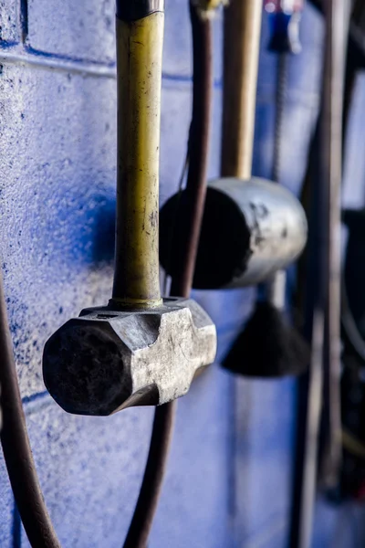 Hammer hanging on wall — Stock Photo, Image