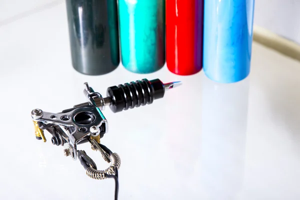 Tattoo gun and ink tubes — Stock Photo, Image